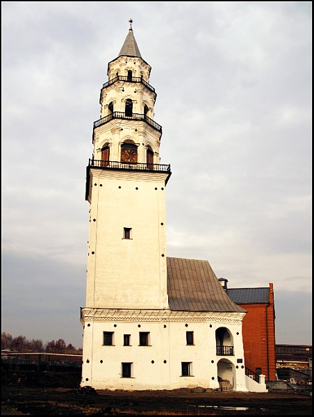 Невьянская падающая башня